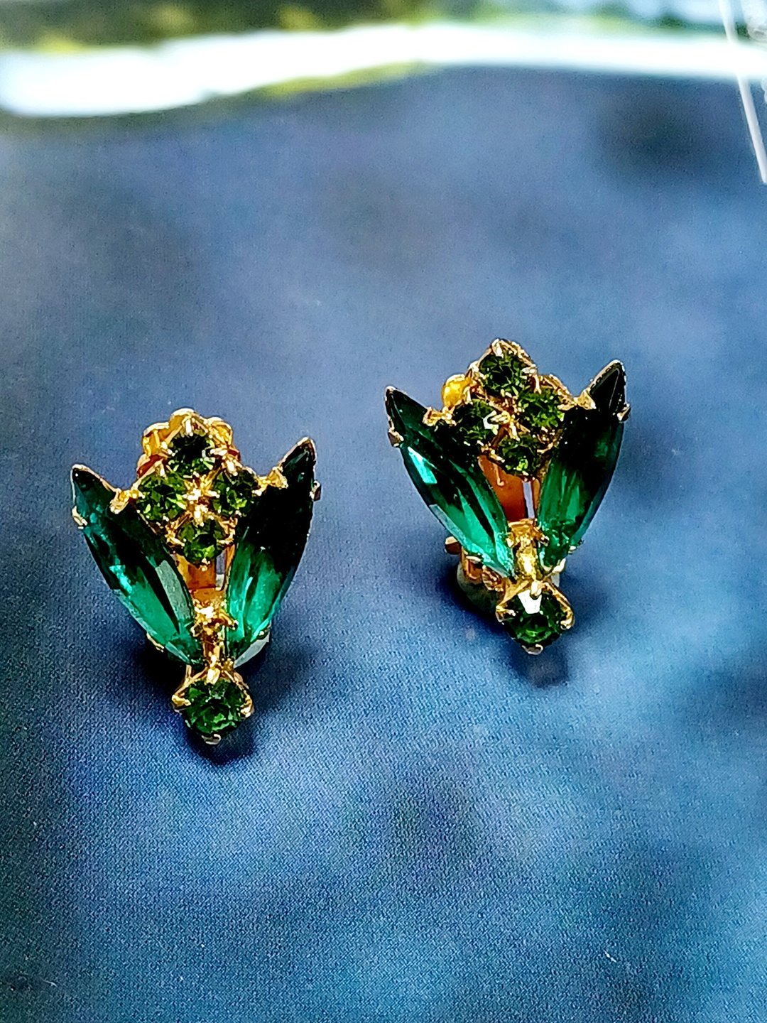 Avintage jewelry 典雅贵气祖母绿莱茵石 夹式耳环 - 耳环/耳夹 - 其他金属 
