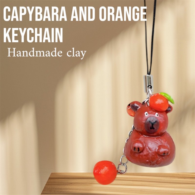 水豚和橙色钥匙扣|手工黏土 |可爱的礼物 - 吊饰 - 粘土 