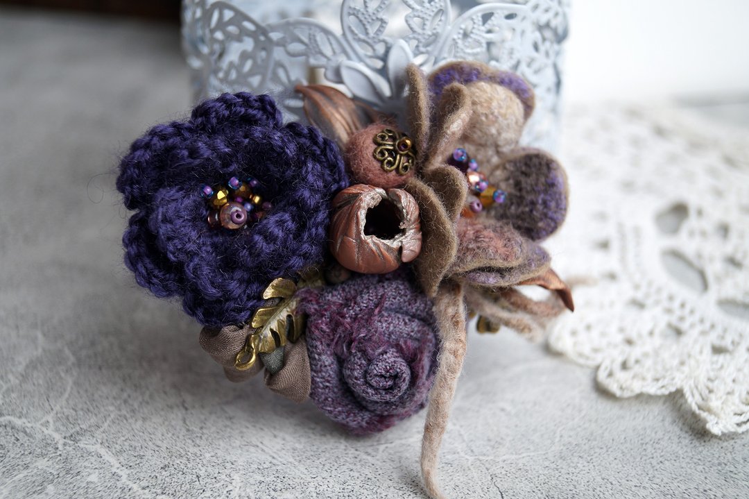 Textile brooch, bouquet of flowers, pin brooch,beautiful brooch, boho brooch, - 胸针 - 羊毛 紫色