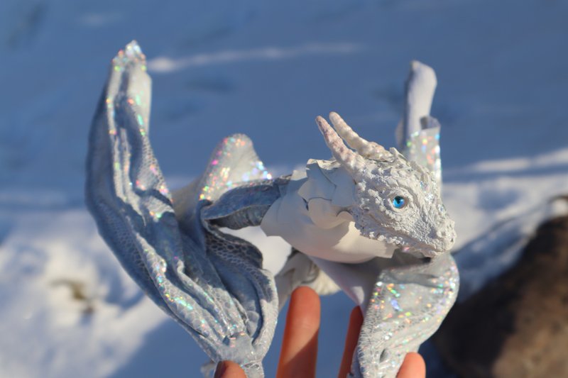 白色龙项链幻想艺术娃娃可摆姿势 - 玩偶/公仔 - 其他人造纤维 白色