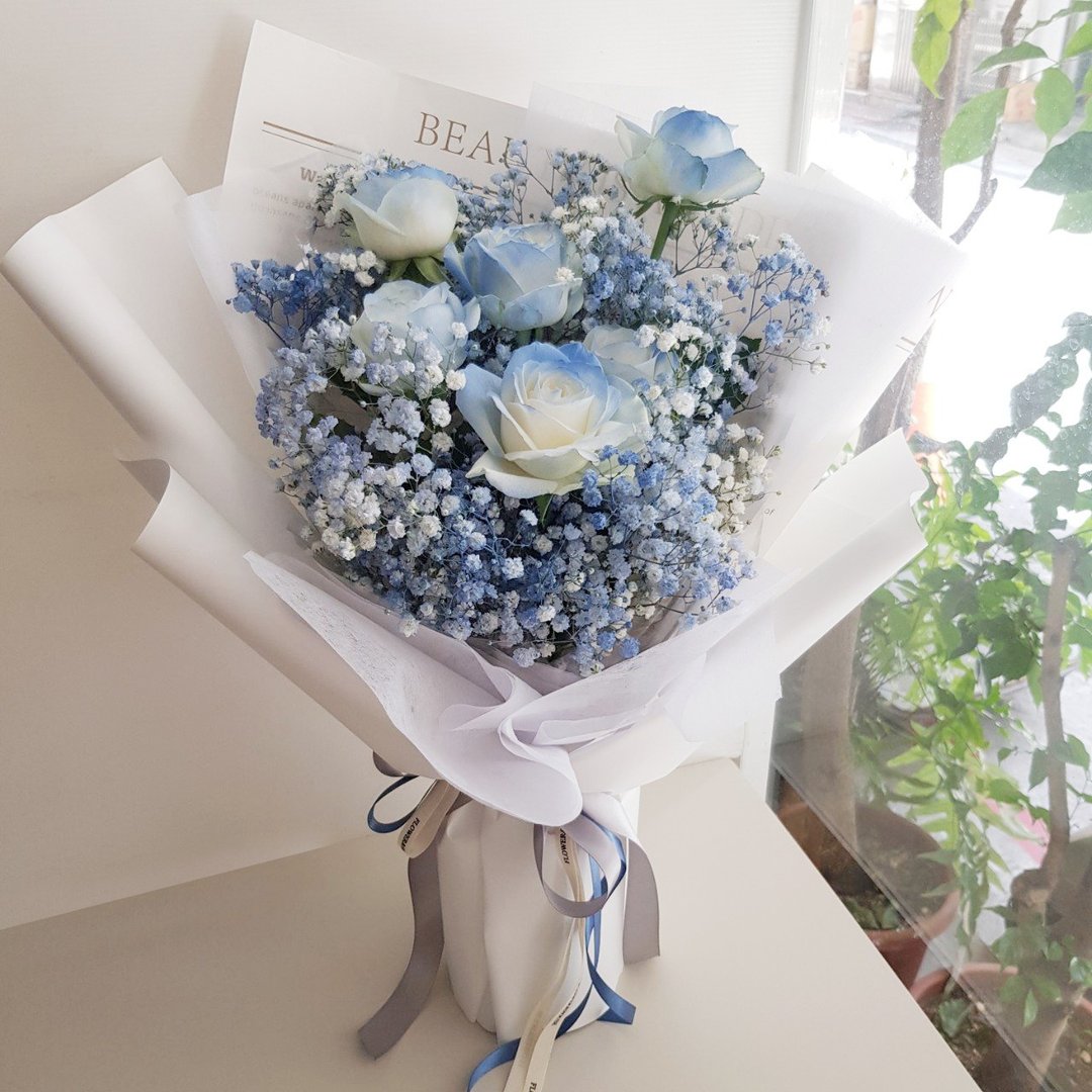 毕业快乐│鲜花│碎冰蓝渐层白玫瑰满天心│生日情人节│限台北 - 干燥花/捧花 - 植物．花 蓝色