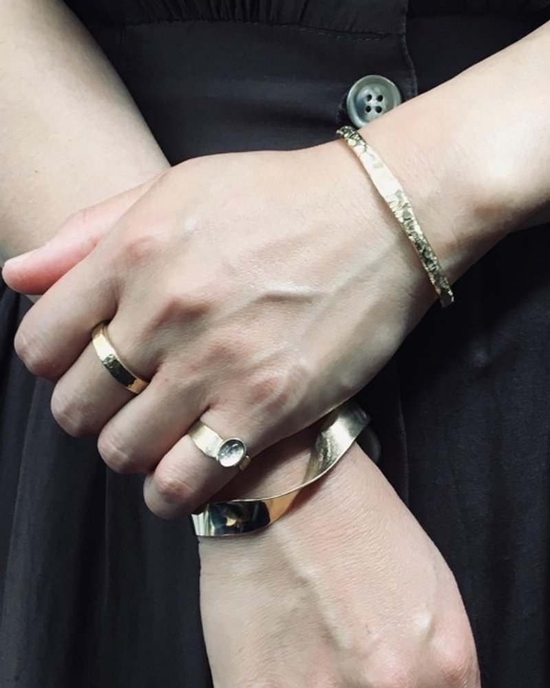 黄铜宽手镯 〜Levin〜 - 手链/手环 - 其他金属 金色