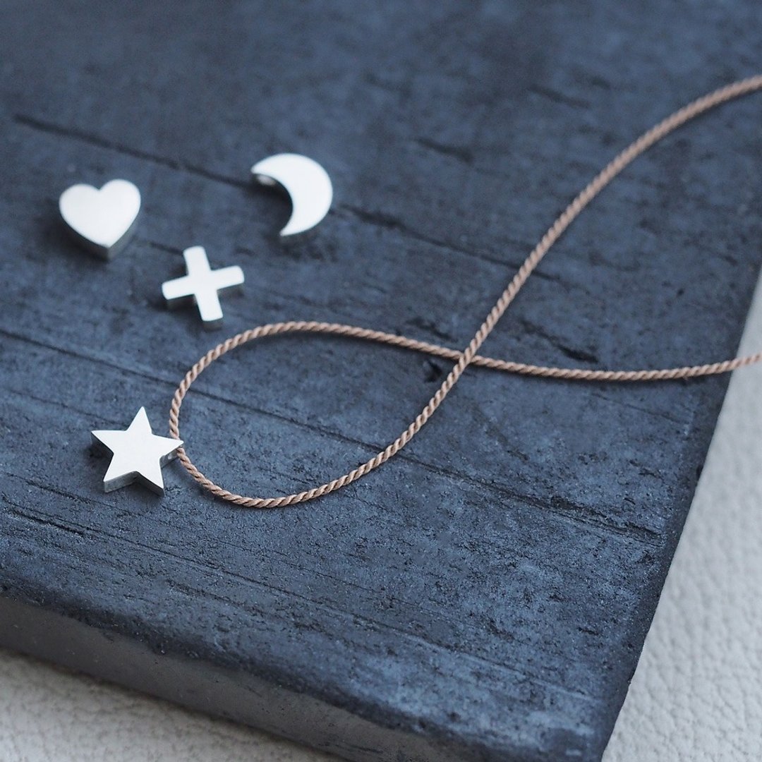 Amulet motif) Selectable silk string choker necklace Silver 925 - 项链 - 其他金属 银色