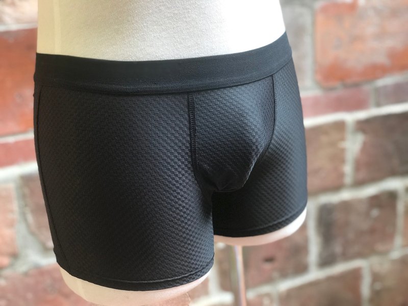 【男性内裤】方格运动・环保纱四角裤・台 - 男士内衣裤 - 棉．麻 黑色