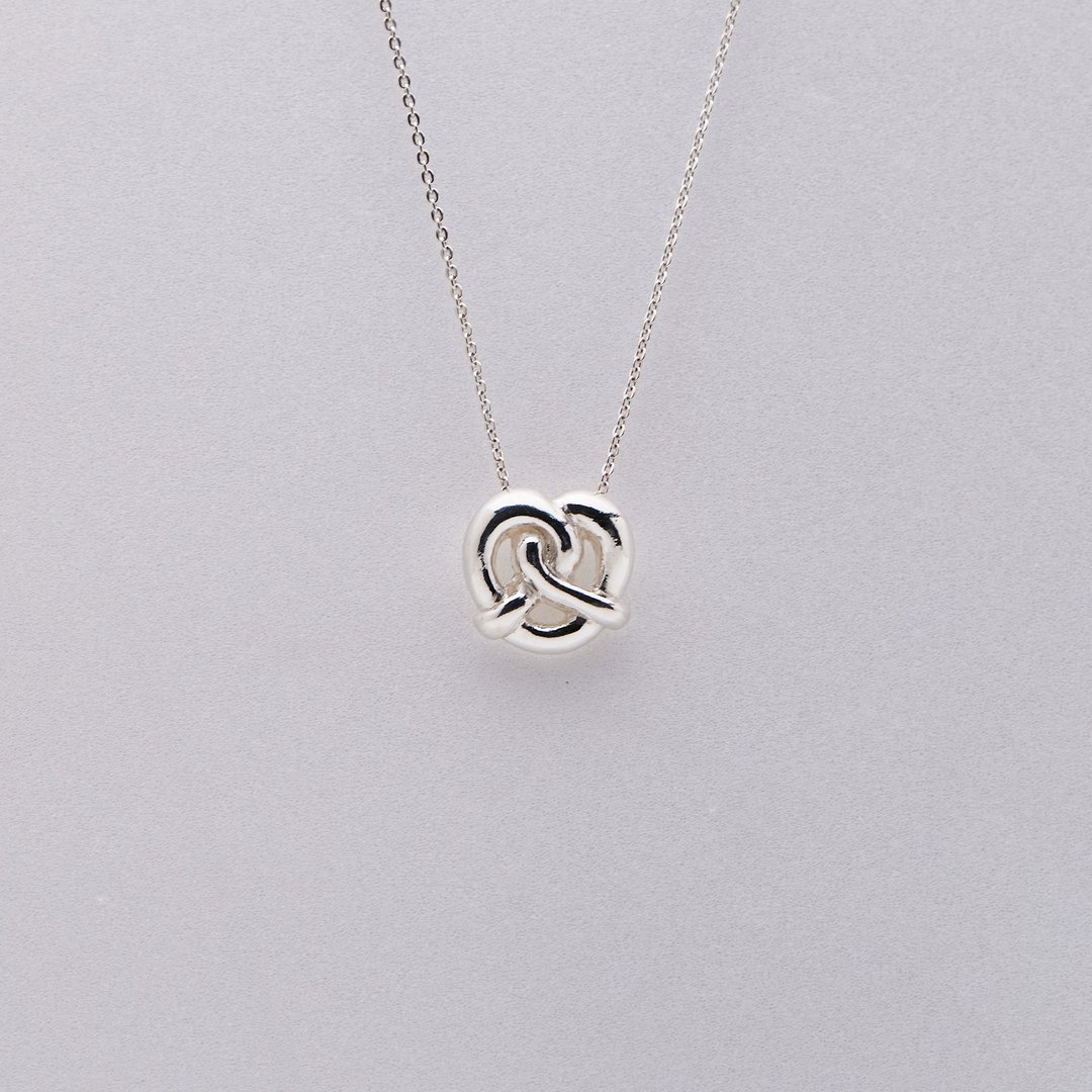 【定制化礼物】Pretzel necklace 蝴蝶面包项链 - 项链 - 纯银 