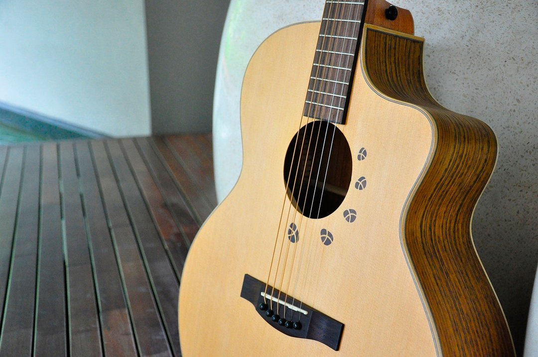 【L.Luthier】Ovangkol S 胡桃木  吉他 小Jumbo桶身 - 吉他/乐器 - 木头 咖啡色