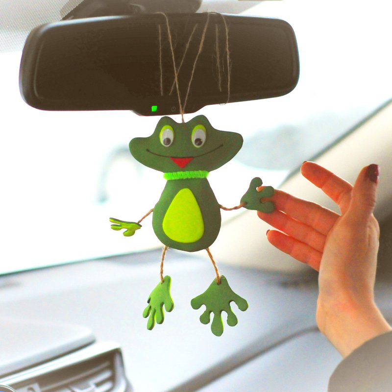 Hanging frog ornament for car mirror decor. Cute car accessory. Funny frog gift - 玩偶/公仔 - 防水材质 绿色