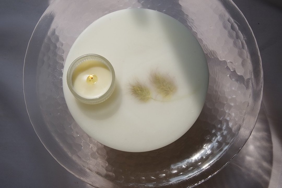 【限量一件】疗愈赠礼：兔尾草干燥花蜡烛座与蜡烛组 - 蜡烛/烛台 - 蜡 白色