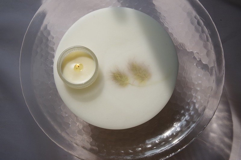 【限量一件】疗愈赠礼：兔尾草干燥花蜡烛座与蜡烛组 - 蜡烛/烛台 - 蜡 白色