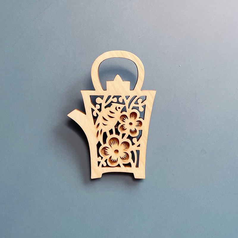 国産ひのきのブローチ 窓花　madohana　茶壺　角 - 胸针 - 木头 白色