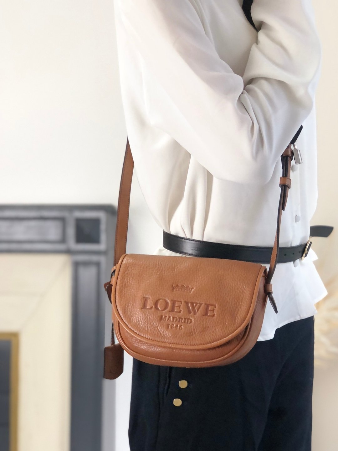 【日本直送 VintageShop solo 严选名牌中古包】LOEWE 罗威 侧肩包 棕色 Heritage 系列 皮革 斜背包 vintage - 侧背包/斜挎包 - 真皮 咖啡色