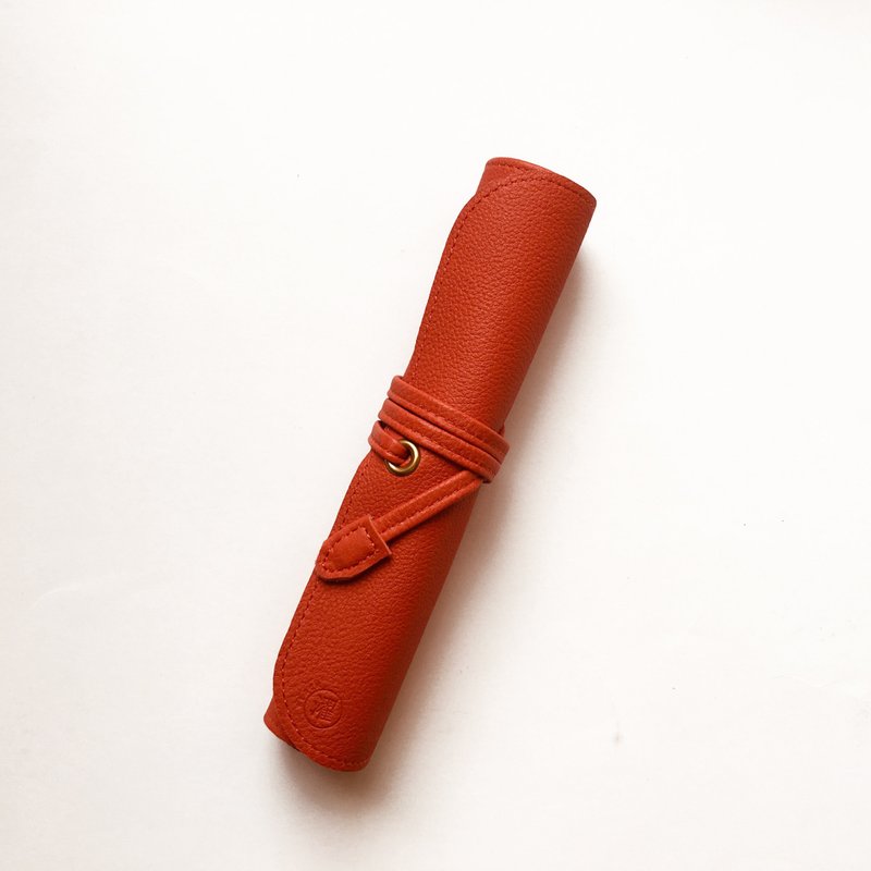 【黑濯文坊】缠绕式牛皮皮革笔袋、工具收纳袋 - 活力红 - 铅笔盒/笔袋 - 真皮 红色