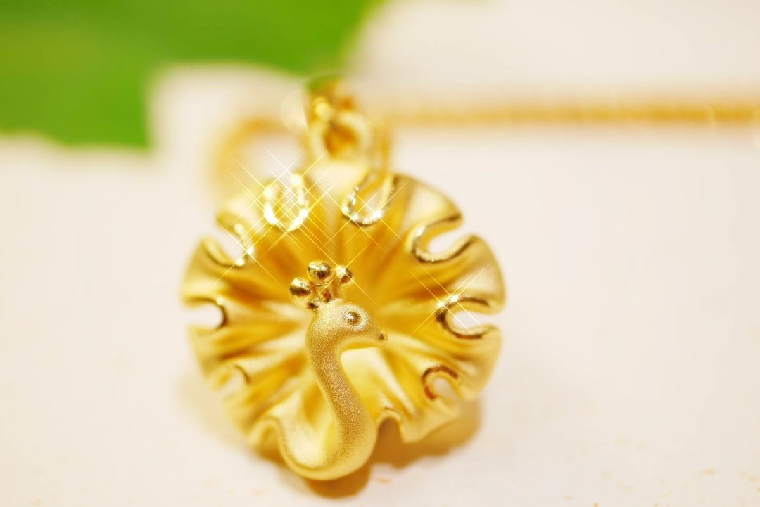 孔雀开屏-(硬金吊坠) - 项链 - 24k 金 黄色