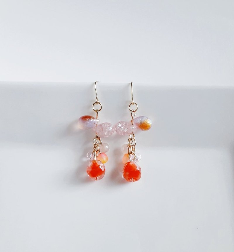 这款夏日夕阳叮当作响的耳环上悬挂着捷克珠和玻璃耳针。生日礼物。防过敏。可用作耳针或耳夹。 - 耳环/耳夹 - 玻璃 多色