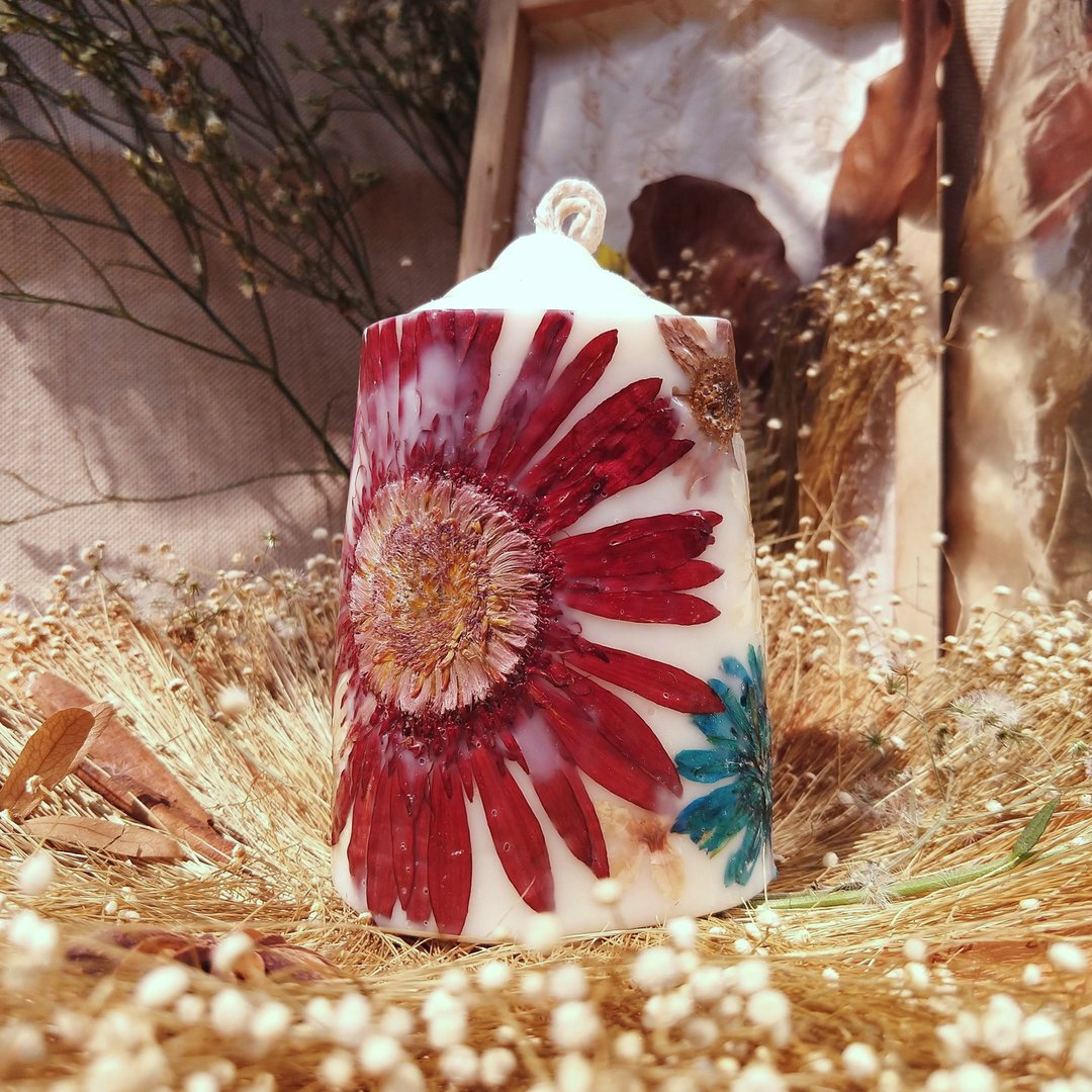 Siam Obchoei : Red Blooming flower candle with Gift box - 摆饰 - 蜡 红色