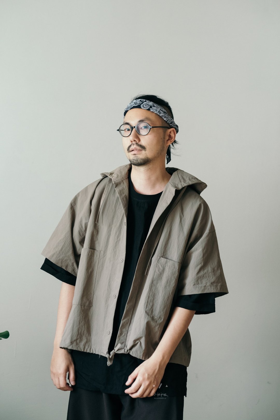 小我订制 纸飞机小帽檐五分袖外套 - 女装休闲/机能外套 - 其他人造纤维 卡其色