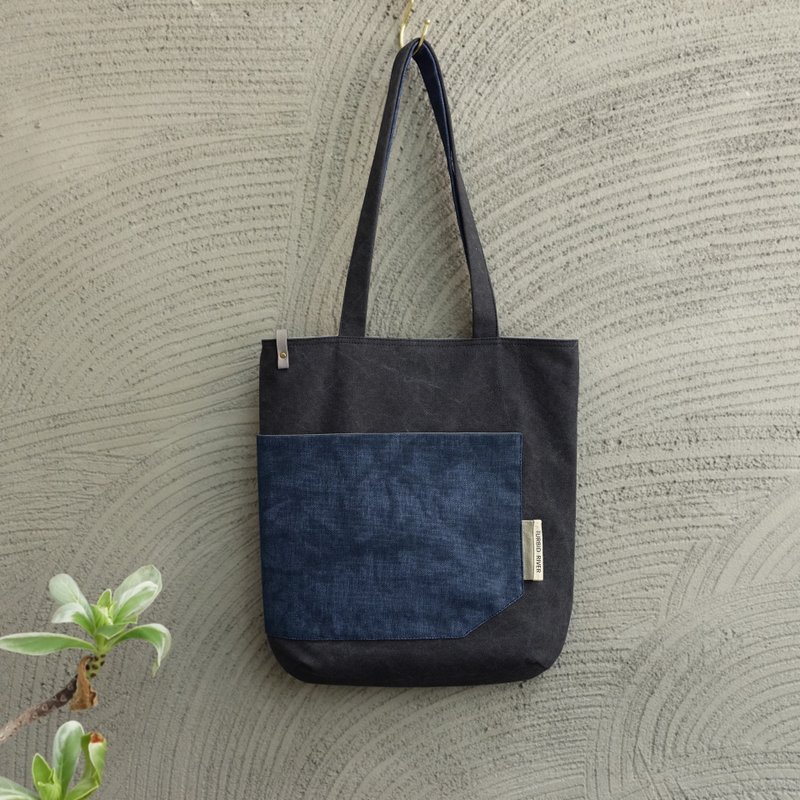 | 碳黑 X 泼墨深海蓝 | 大口袋 A4 托特 | 13 寸 15 寸 - 侧背包/斜挎包 - 棉．麻 蓝色