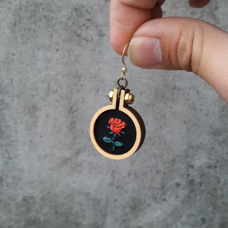 玫瑰花 手刺绣 耳环 项链 - 耳环/耳夹 - 绣线 红色