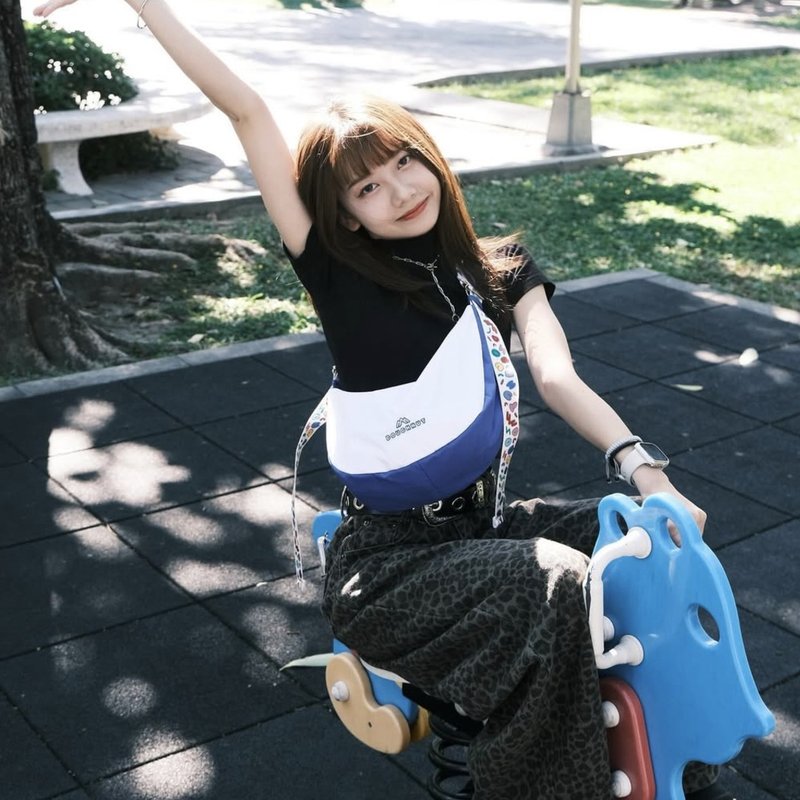 【DOUGHNUT】防泼水 手提/肩背/斜背 3用 小半月包 穿搭-白 YU - 侧背包/斜挎包 - 其他材质 白色