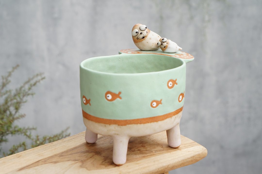 Plant pot with a walrus ,lithops,cactus,ceramics,pottery,handmade - 花瓶/陶器 - 陶 蓝色