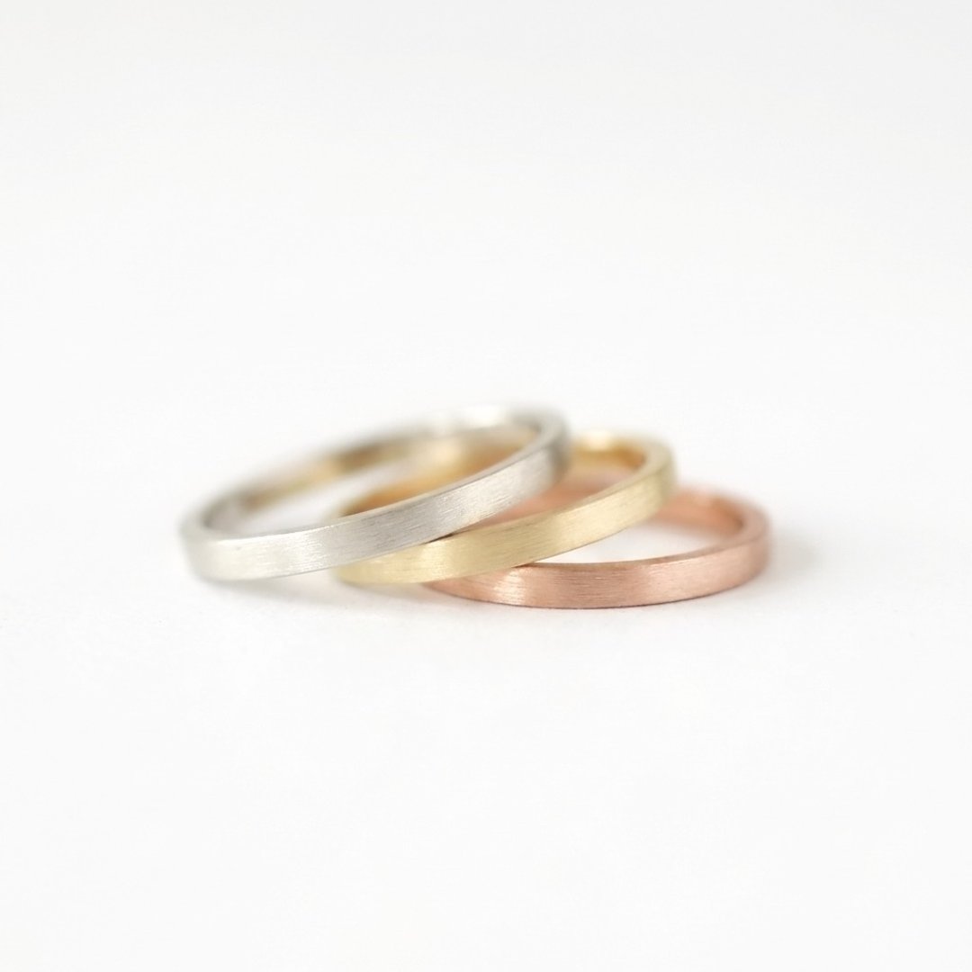 极简雾面 18K 玫瑰金黄金白金戒指 2mm | 定制手工婚戒对戒 - 戒指 - 贵金属 金色