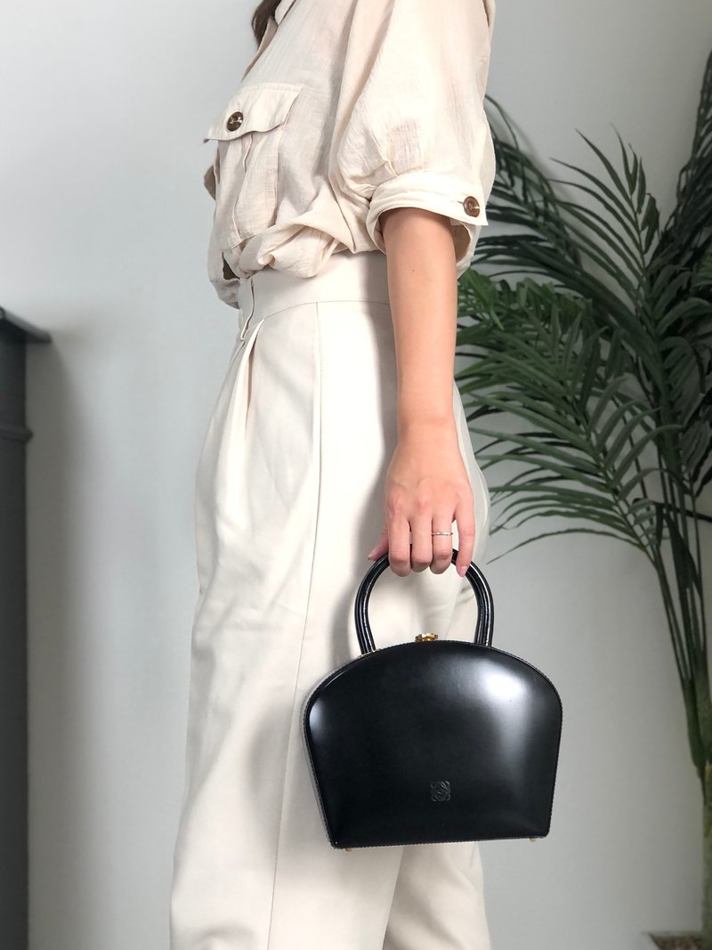 【 日本直送 名牌中古包 】LOEWE 罗威亚 手提包 黑色 Anagram 标志 皮革 提把 化妆包 vintage nxkdzt - 手提包/手提袋 - 真皮 黑色