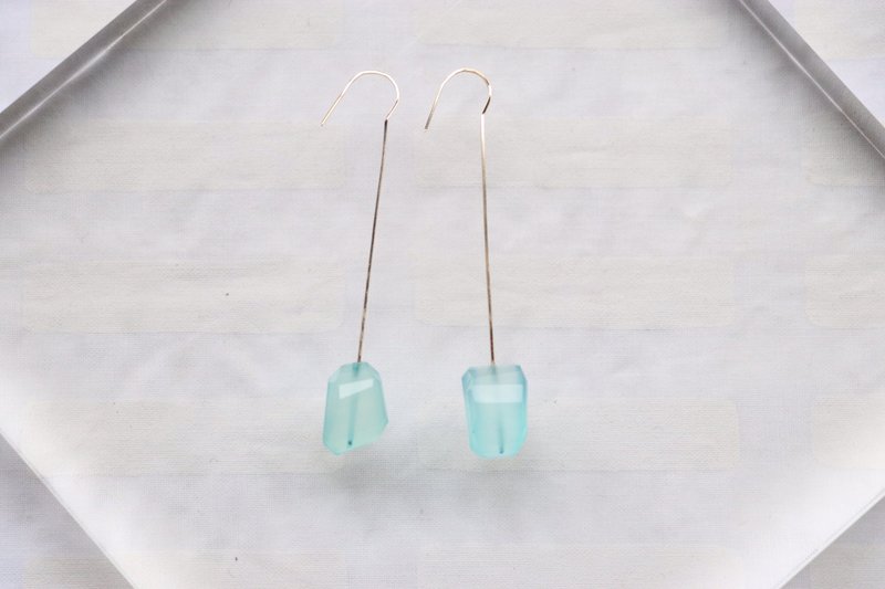 Sea blue chalcedony earrings - 耳环/耳夹 - 宝石 蓝色