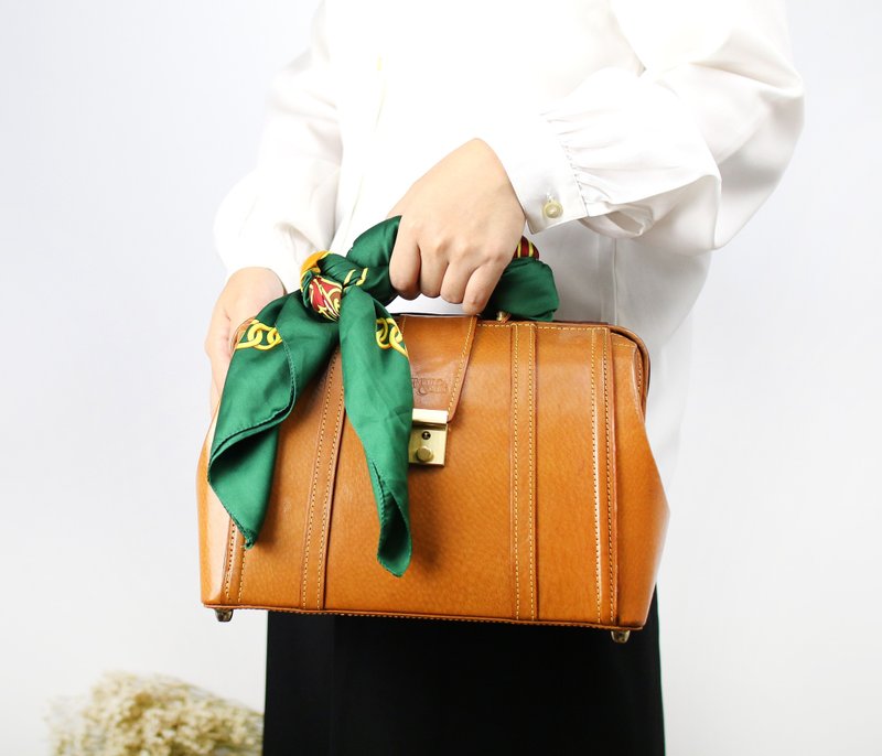 Back to Green::古典丝巾 阿拉丁 vintage scarf (SC-15) - 丝巾 - 丝．绢 
