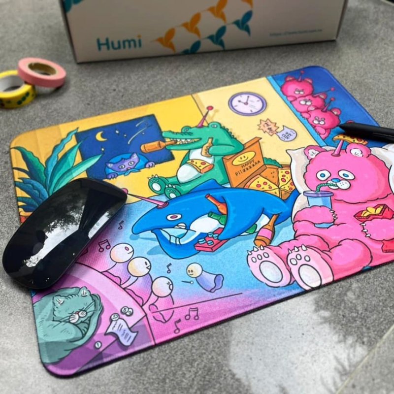 【Humi鼠标垫-人气联名- 陈羽渘、充电】桌垫 / 办公桌垫 - 鼠标垫 - 环保材料 