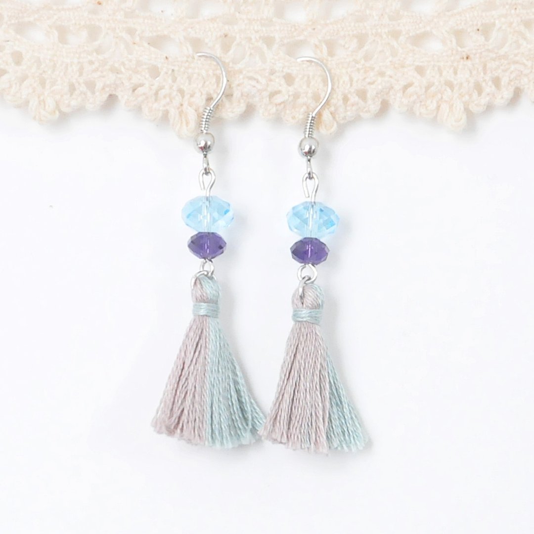 双色流苏。粉蓝粉紫。施华洛世奇。耳环 Two Colorway Tassel。Pastel Blue Pastel Purple。Swarovski Crystal。Earrings - 耳环/耳夹 - 宝石 多色