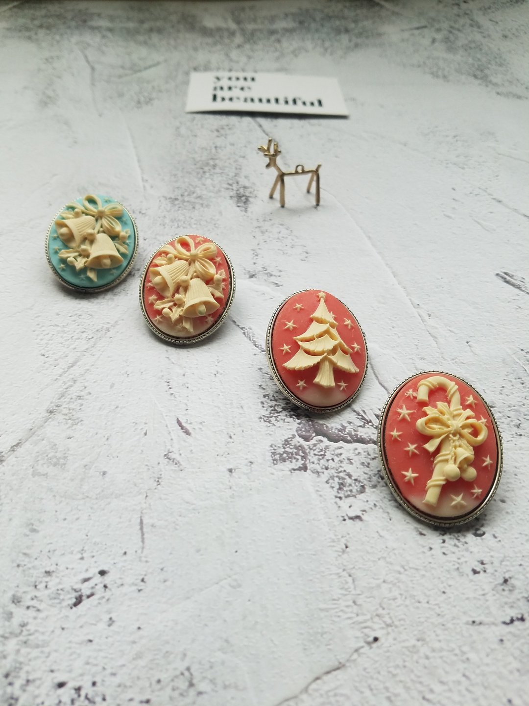 粉色圣诞树胸针胸花趣味百搭徽章 - 胸针 - 树脂 粉红色