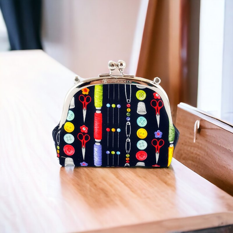 艾拉蔓手工圆框口金小废包-品味钮扣 - 零钱包 - 棉．麻 