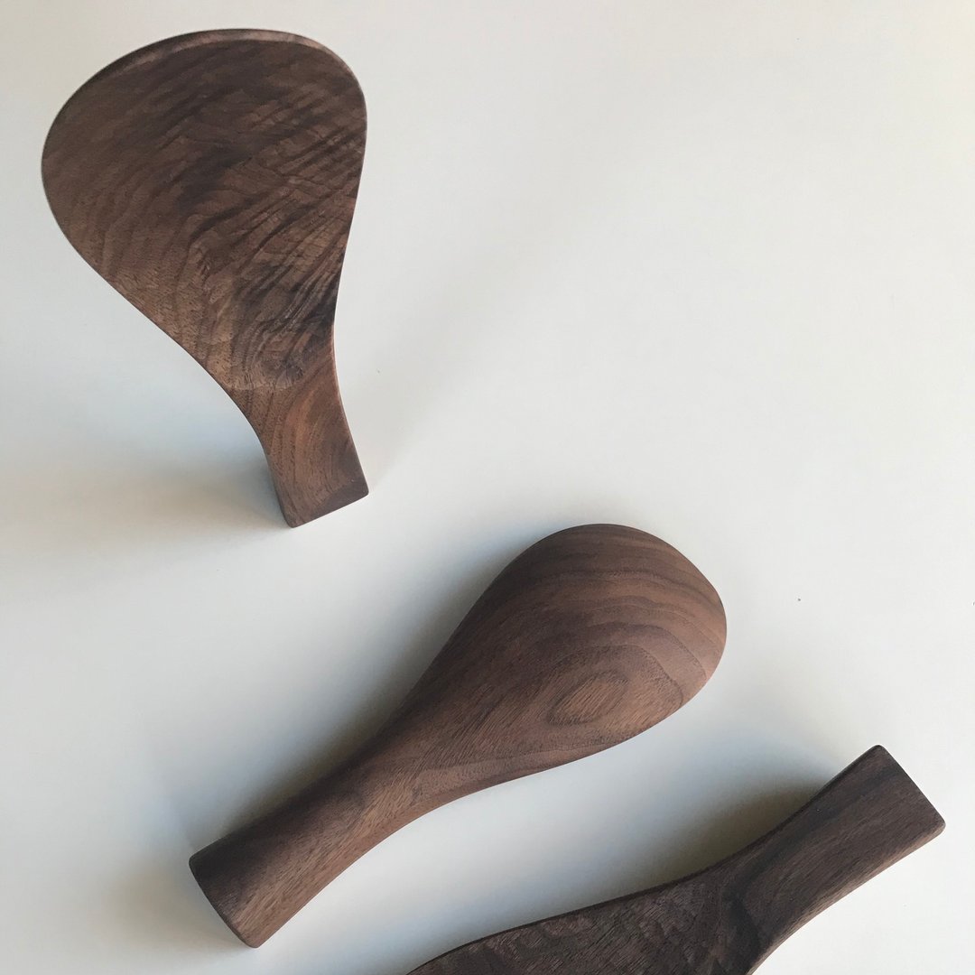 Black walnut standing rice scoop - 餐刀/叉/匙组合 - 木头 咖啡色