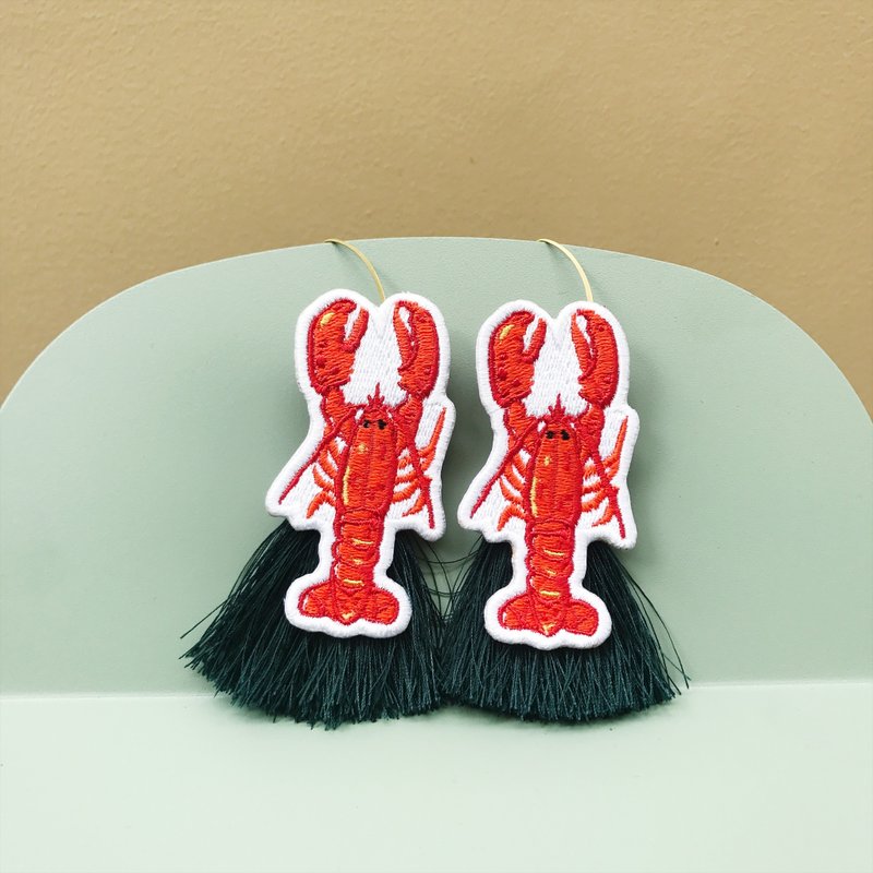 Lobster patch with dark green tassel Earrings - 耳环/耳夹 - 聚酯纤维 红色