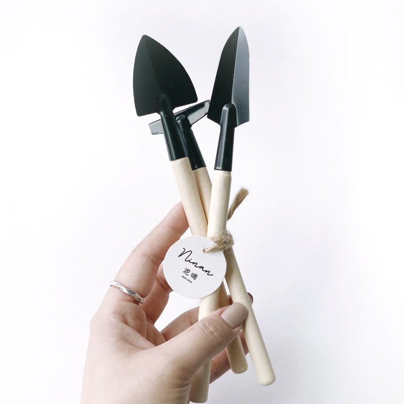 (现货) 迷你园艺工具三件套组 铁锹 铁铲 铁耙 小型盆栽DIY工具 - 植栽 - 木头 卡其色