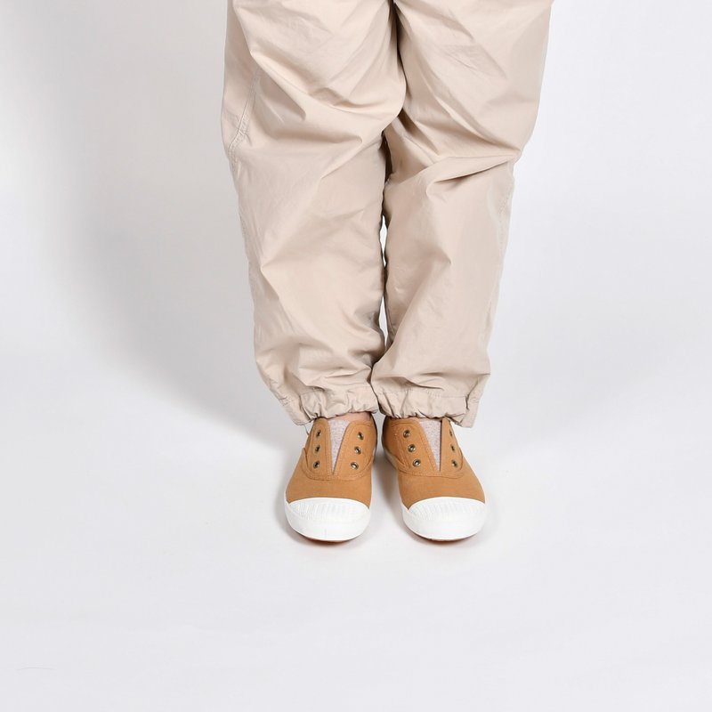 新品上市 Free奶茶 无鞋带设计方便穿脱 休闲鞋 女鞋 - 女款休闲鞋 - 棉．麻 卡其色