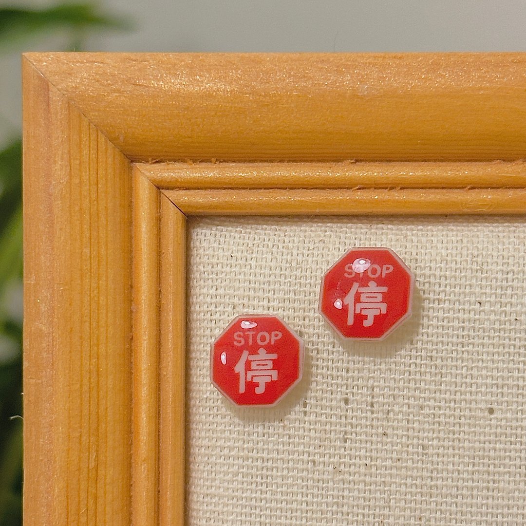 HKPaletteEarring - 停止牌(耳环) - 耳环/耳夹 - 树脂 红色