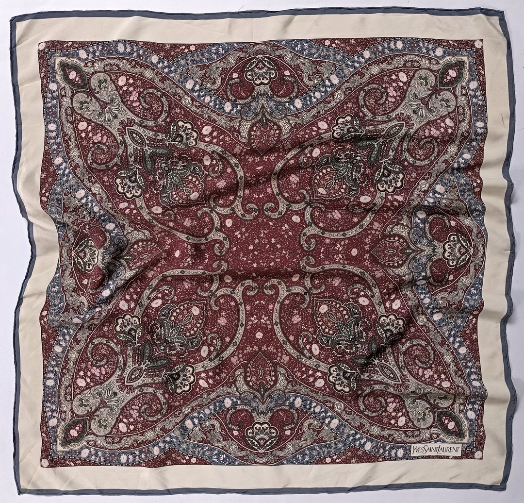 Yves Saint Laurent 经典佩斯利图腾丝巾，31 x 31 英寸，丝绸，节日礼物 - 丝巾 - 丝．绢 咖啡色