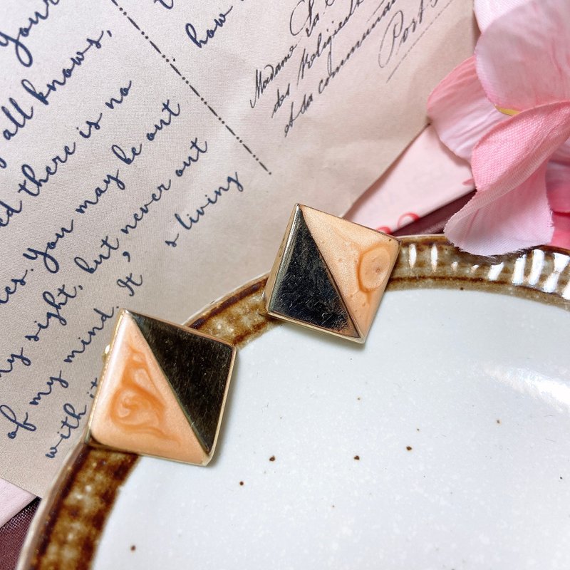 【西洋古董饰品】极金属感  银菱形错视珐琅工艺饰条 耳环耳针 - 耳环/耳夹 - 贵金属 粉红色