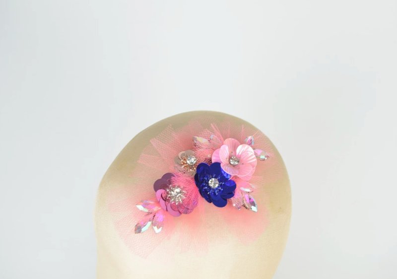 Hair Accessory Pink, Blue, Rose Gold & Silver Jewel Diamond Flowers Tulle Veil - 发饰 - 其他材质 粉红色