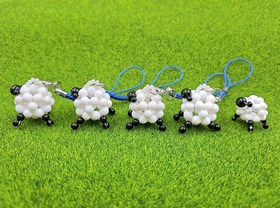 【慈光手作】造型串珠吊饰－笑笑羊咩咩 - 吊饰 - 塑料 白色