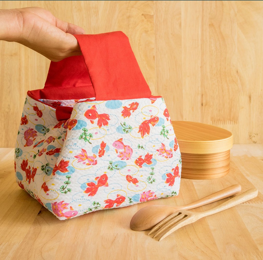 Japanese style lunch bag. Bento bag. Lunchables. Cotton fabric. Red gold fish collection.insulated lunch bag. Gift for her./Birthday gift./ - 化妆包/杂物包 - 棉 红色