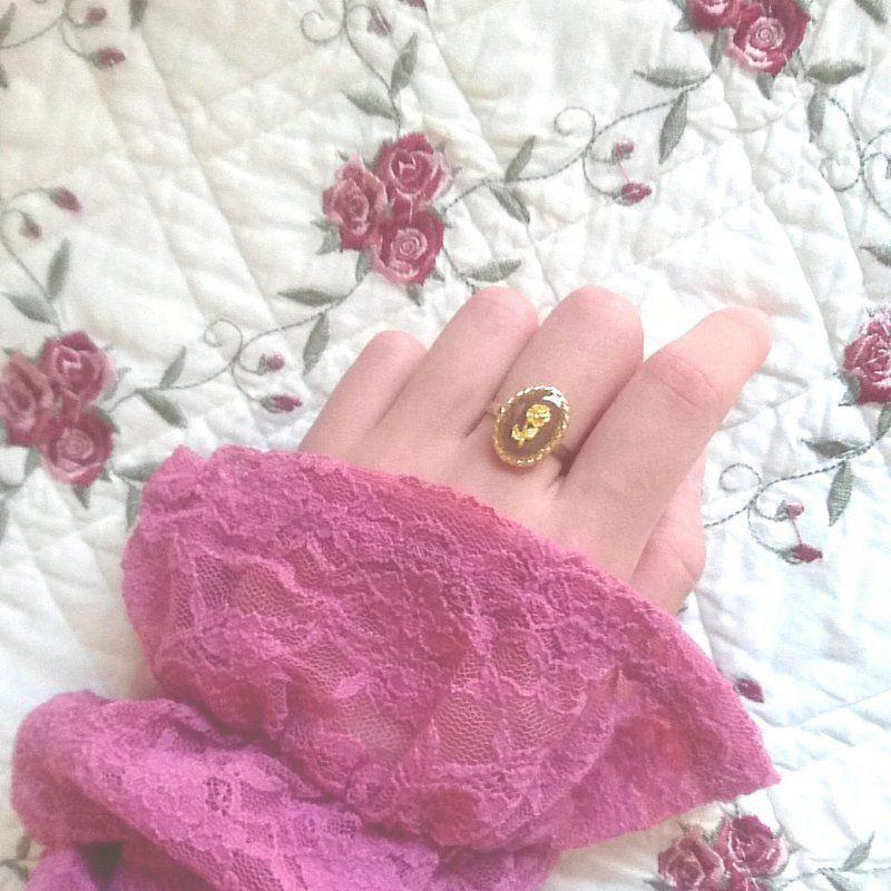 Vintage Rose Oval Ring NO.04 (milk tea color/free size) - 戒指 - 树脂 咖啡色