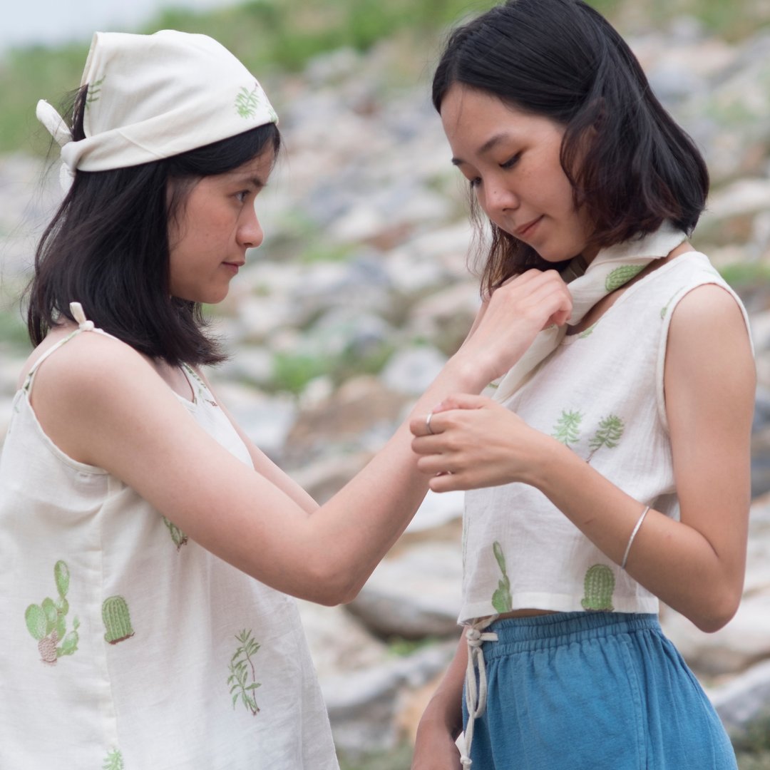 Cactus square scarf/hankie: limited printed on soft cotton - 其他 - 棉 白色