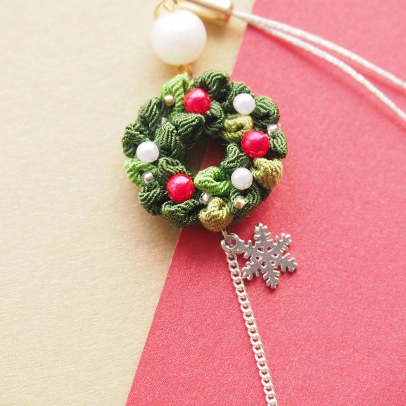  经典圣诞花圈手机绳,电话绳电话防尘塞 つまみ细工 - 其他 - 聚酯纤维 绿色