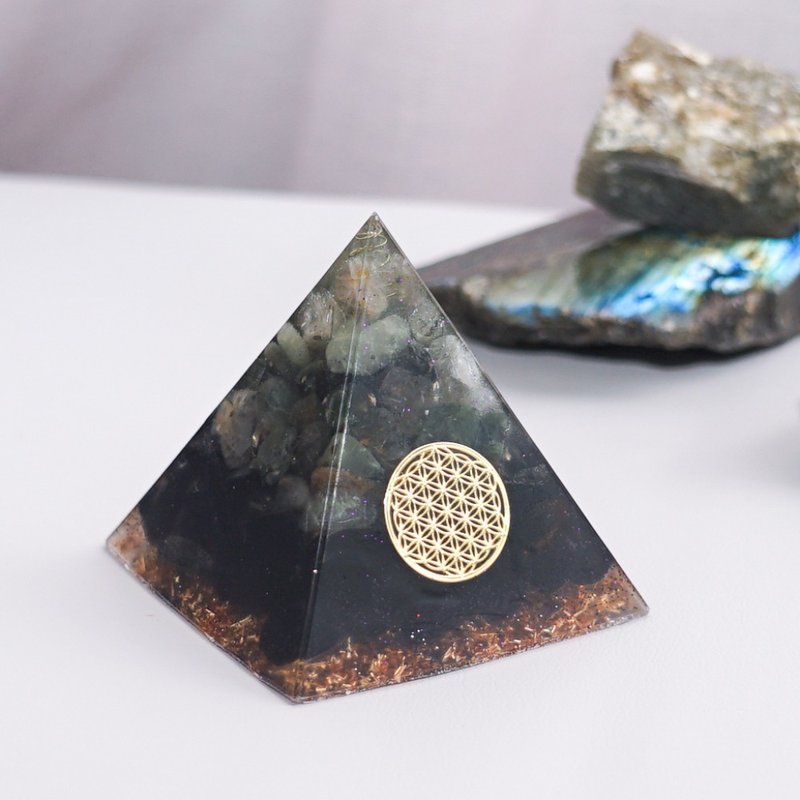 【绿发晶、黑曜石】奥根水晶能量金字塔Orgonite 6x6 cm - 摆饰 - 水晶 绿色
