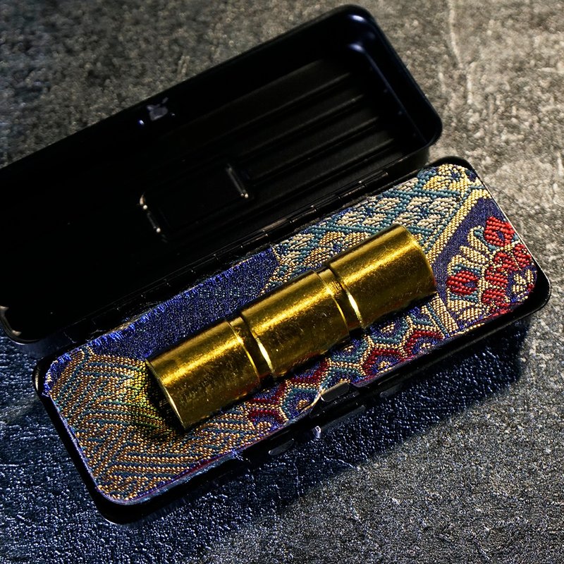 钛金属印章 - 印相天壑-印体直径18mm 六分圆章-附黑色铁制印章盒 - 印章/印台 - 其他金属 多色