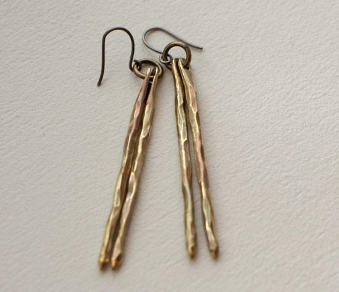 Brass earrings pine needles - 耳环/耳夹 - 其他金属 金色