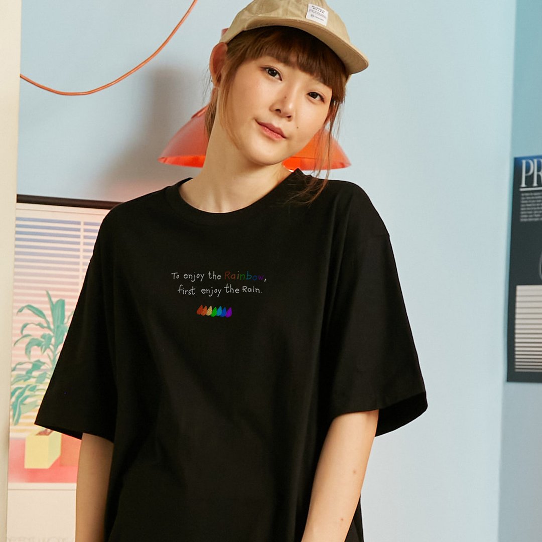 Hand embroidery enjoy the Rainbow Unisex Oversized T-shirt - 中性连帽卫衣/T 恤 - 棉 黑色