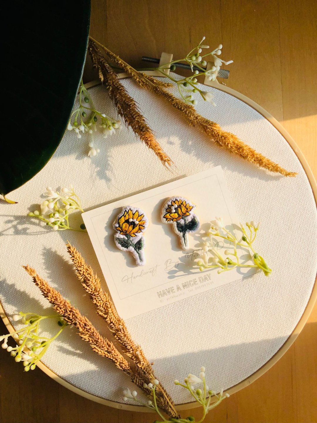 The winter flower earrings, Sunflower earrings, handmade jewelry - 耳环/耳夹 - 绣线 黄色